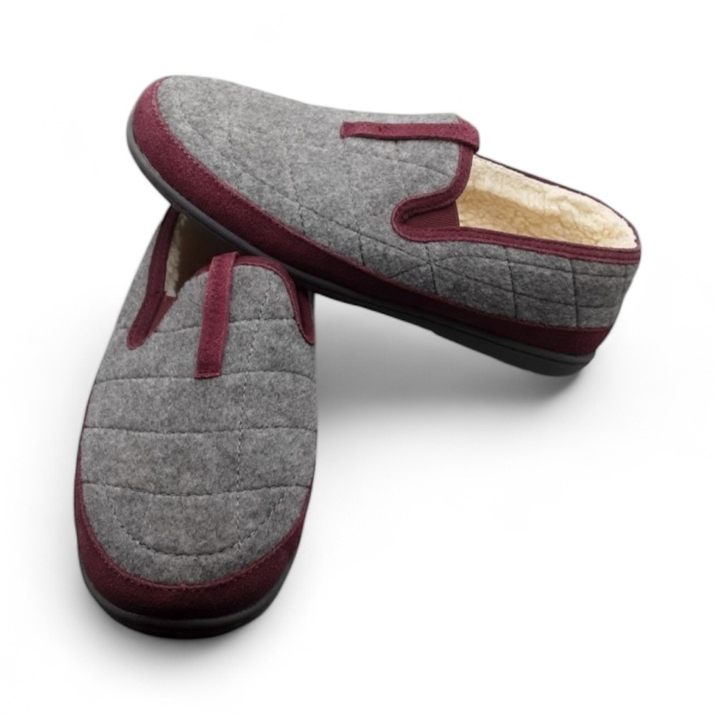 Clark’s Quilted Felt Slip Ons Gray Burgundy Cozy Slippers Sz 8